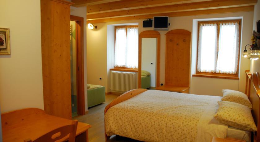 Room&Breakfast Cà mea Dina Bezzecca Ngoại thất bức ảnh